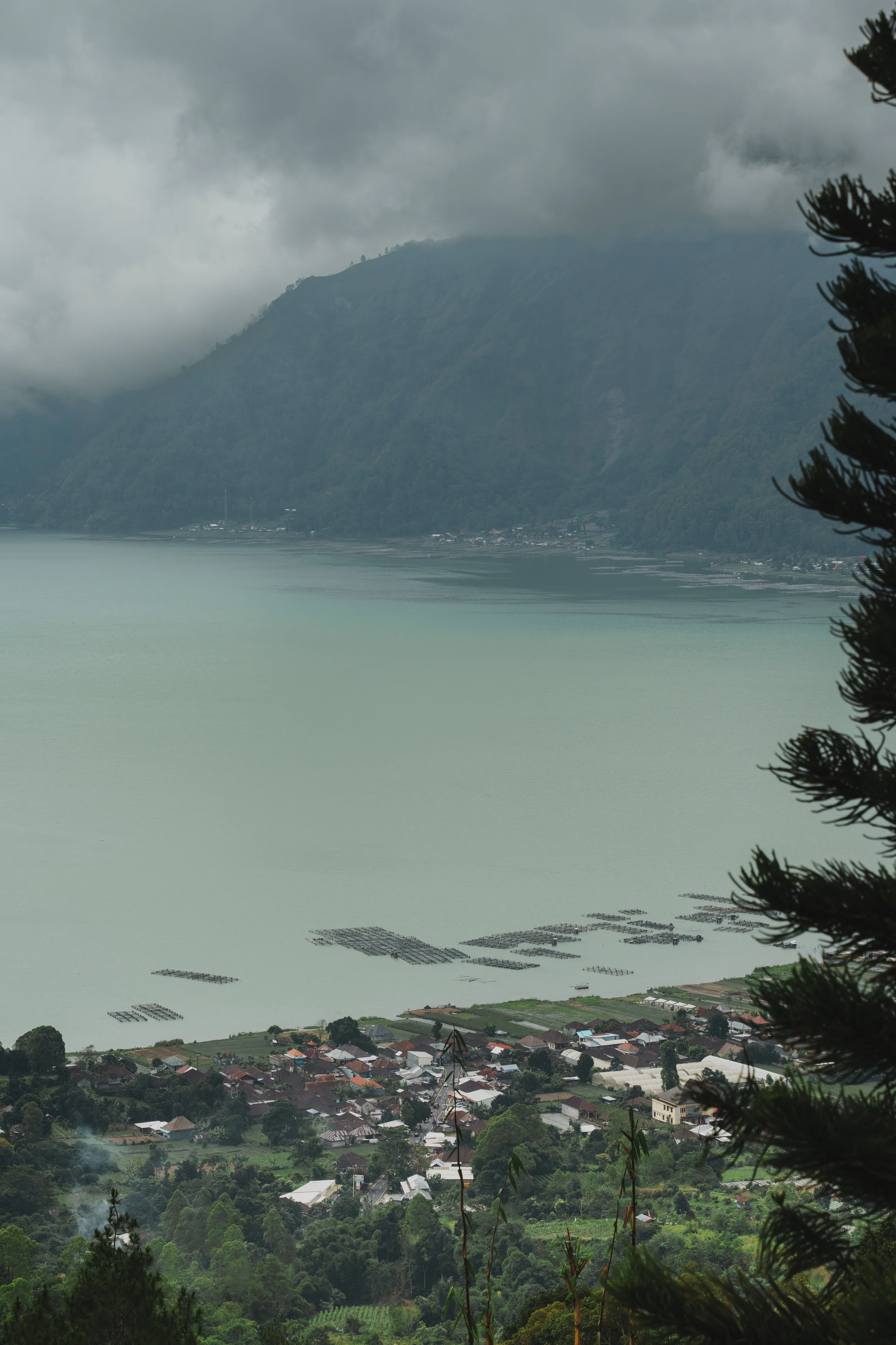 巴厘岛：山间的湖